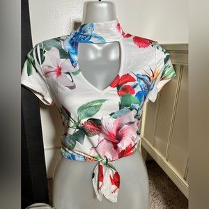 Vintage tropical print halter w key hole in front & back. Cropped top w tie. S